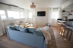 Seaside Escape with Ocean Views - Image 4